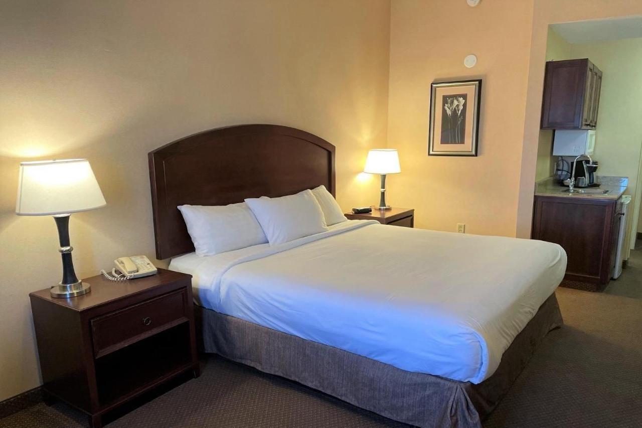 Rodeway Inn & Suites Tulsa Bagian luar foto