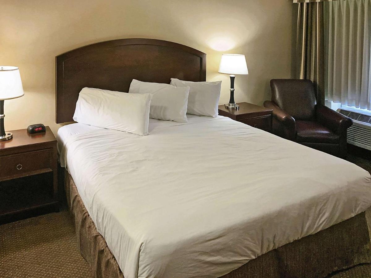 Rodeway Inn & Suites Tulsa Bagian luar foto