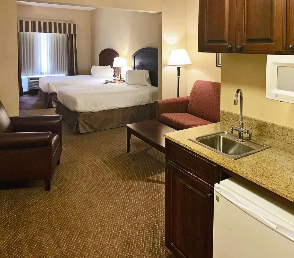 Rodeway Inn & Suites Tulsa Bagian luar foto